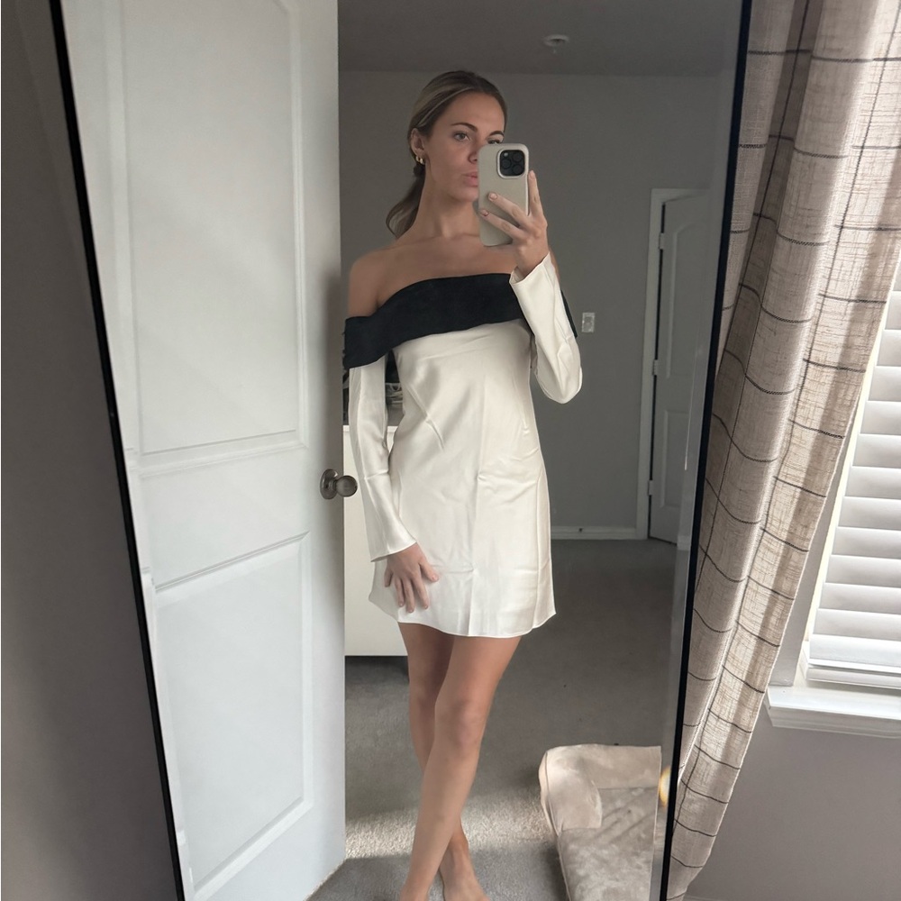 Abercrombie & Fitch | Off-Shoulder Black and Cream Dress
